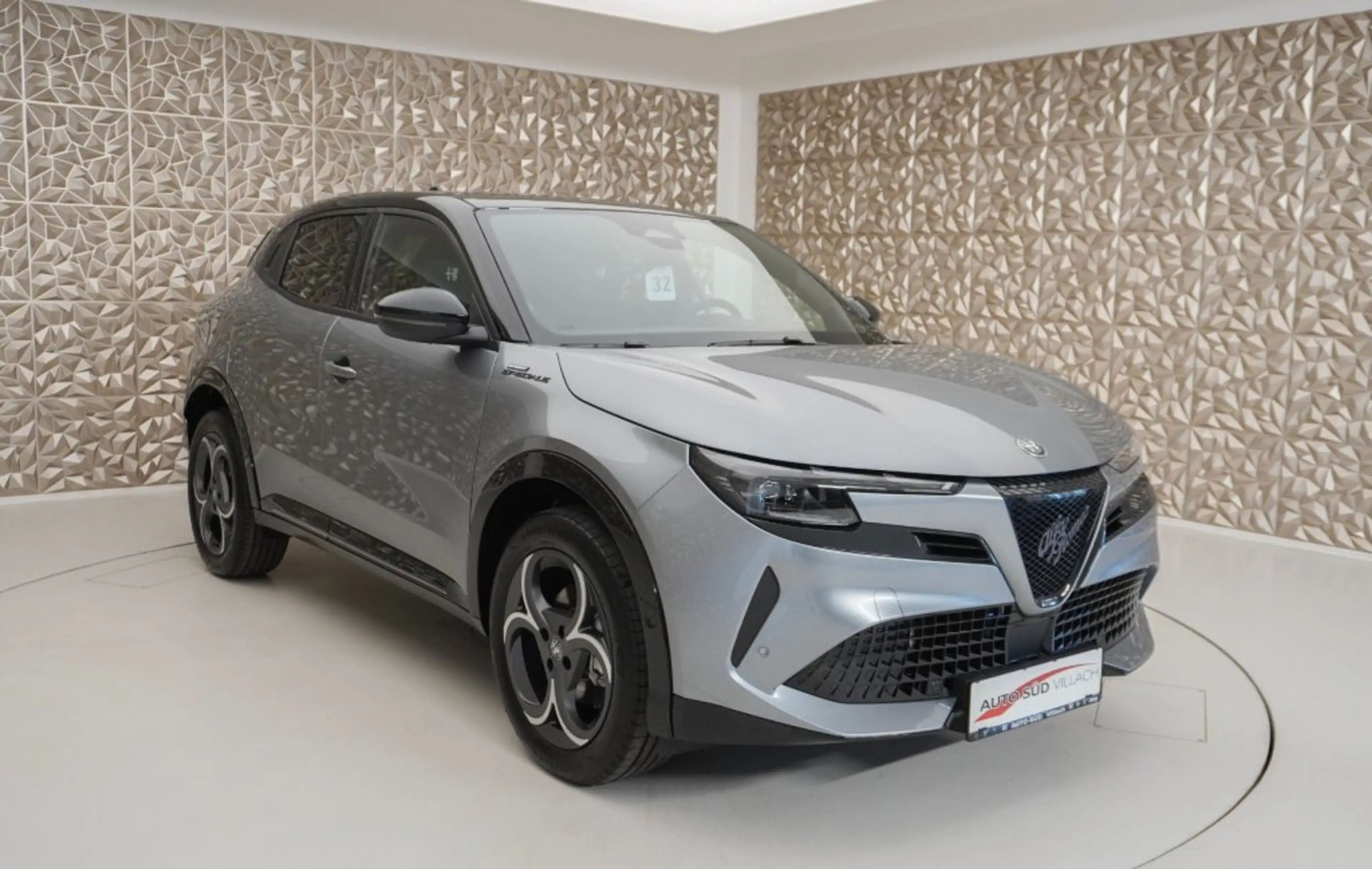 Alfa Romeo Junior IBR Q4 SPORT SPEC 145HP — photo 4