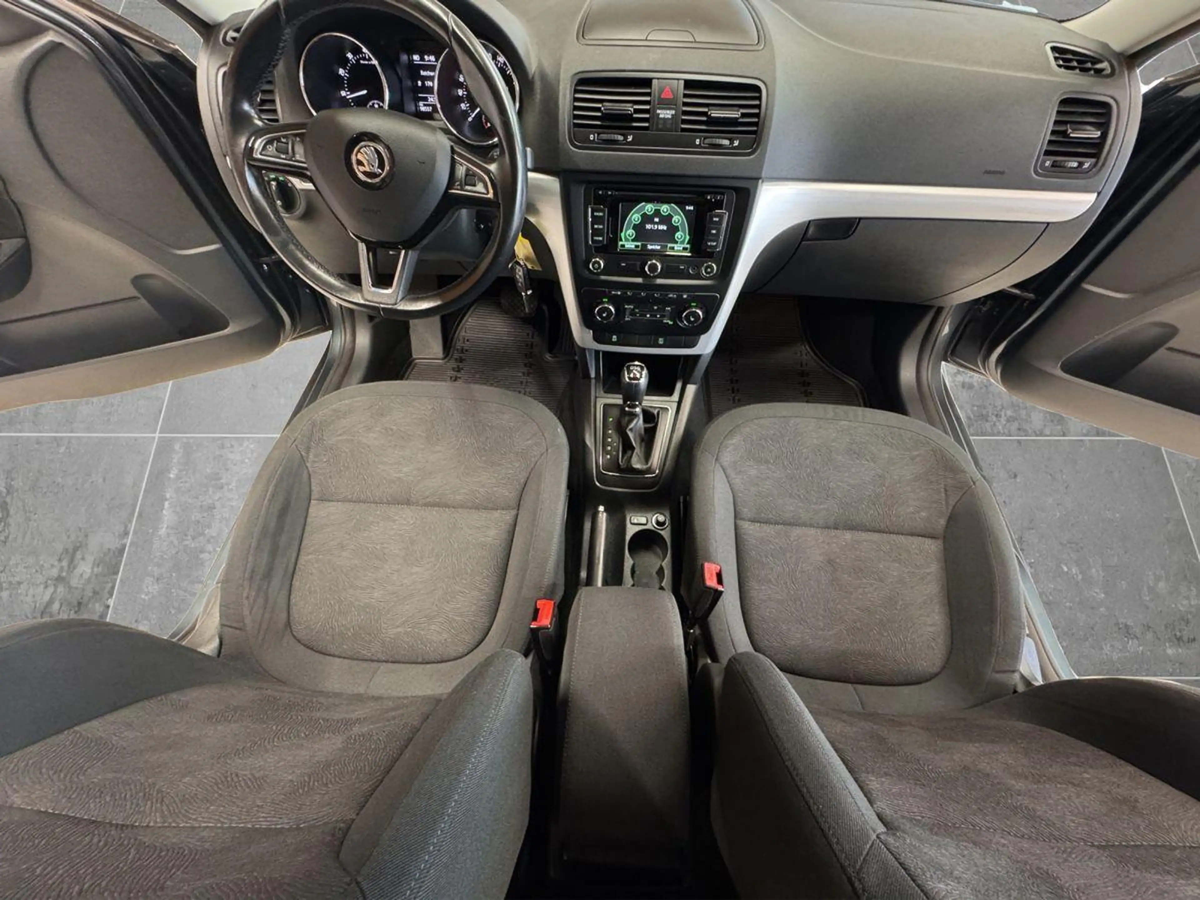 Skoda Yeti Ambtiton 4x4 1.8 TSI DSG AHK Klima Navi — photo 10