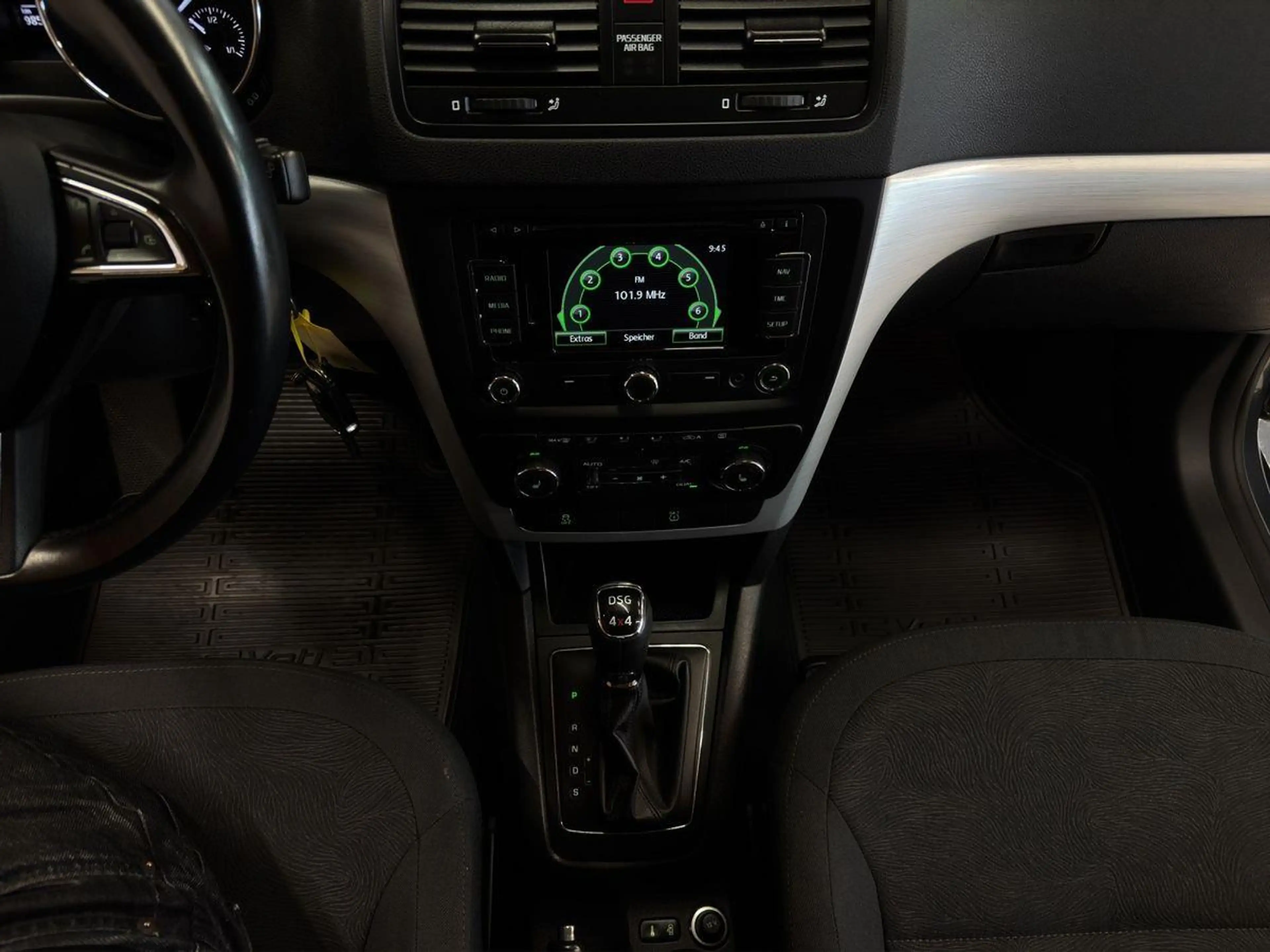 Skoda Yeti Ambtiton 4x4 1.8 TSI DSG AHK Klima Navi — photo 13