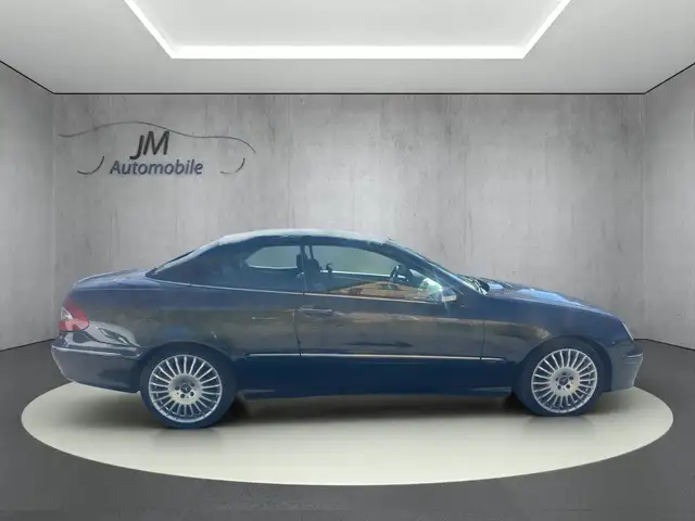 Mercedes-Benz CLK view 5