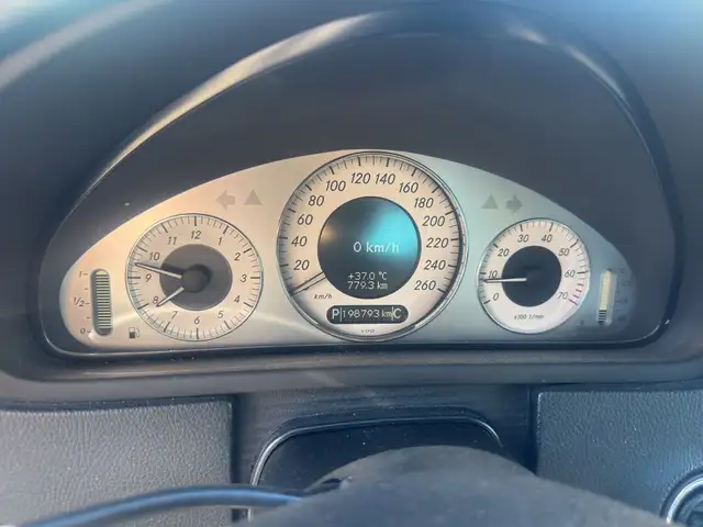 Mercedes-Benz CLK view 11
