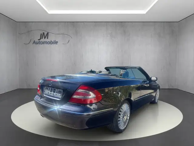 Mercedes-Benz CLK view 3