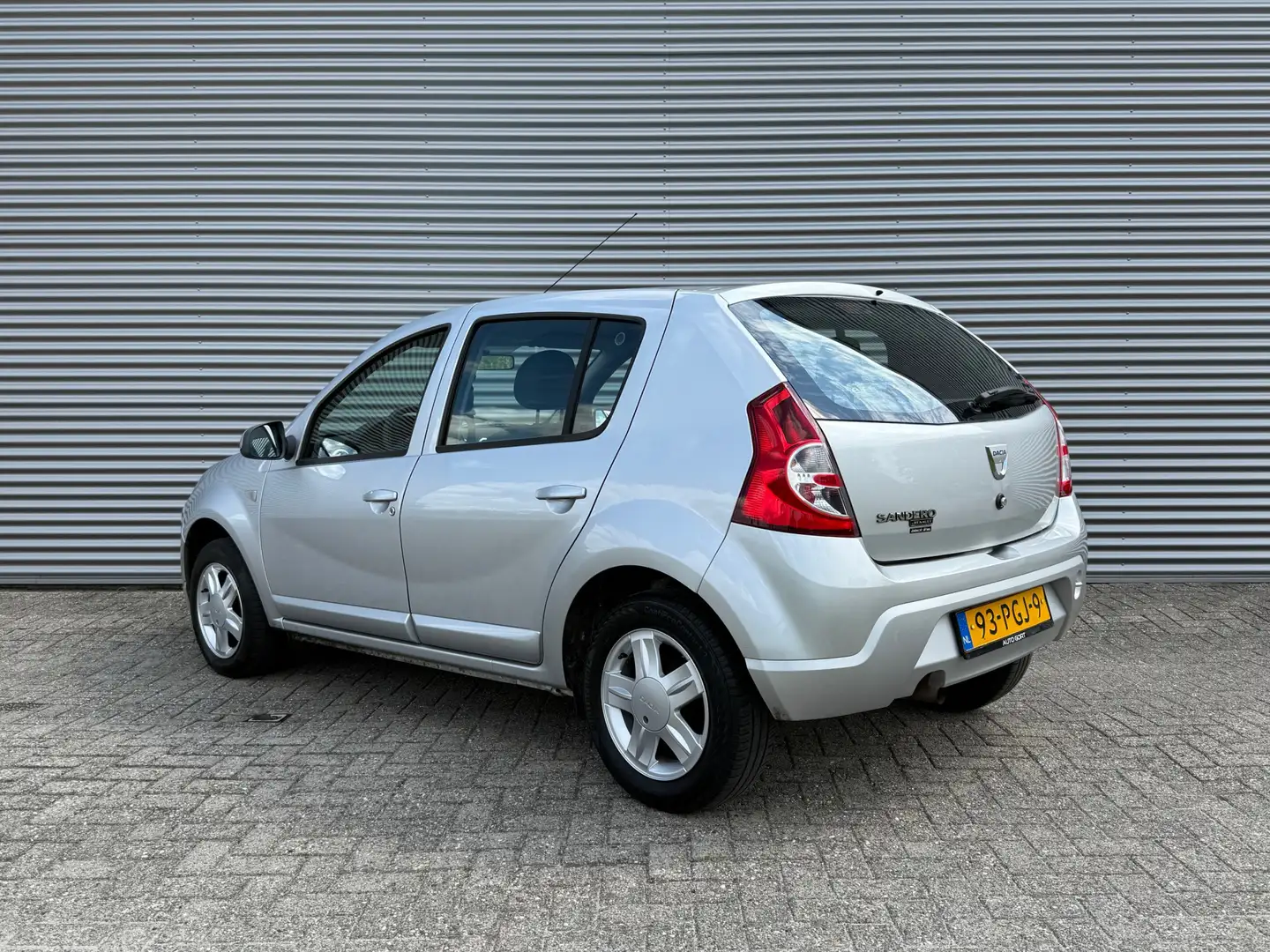 Dacia Sandero 1.2 Blackline | Airco | 5 Deurs | APK 06-2026 Grijs - 2