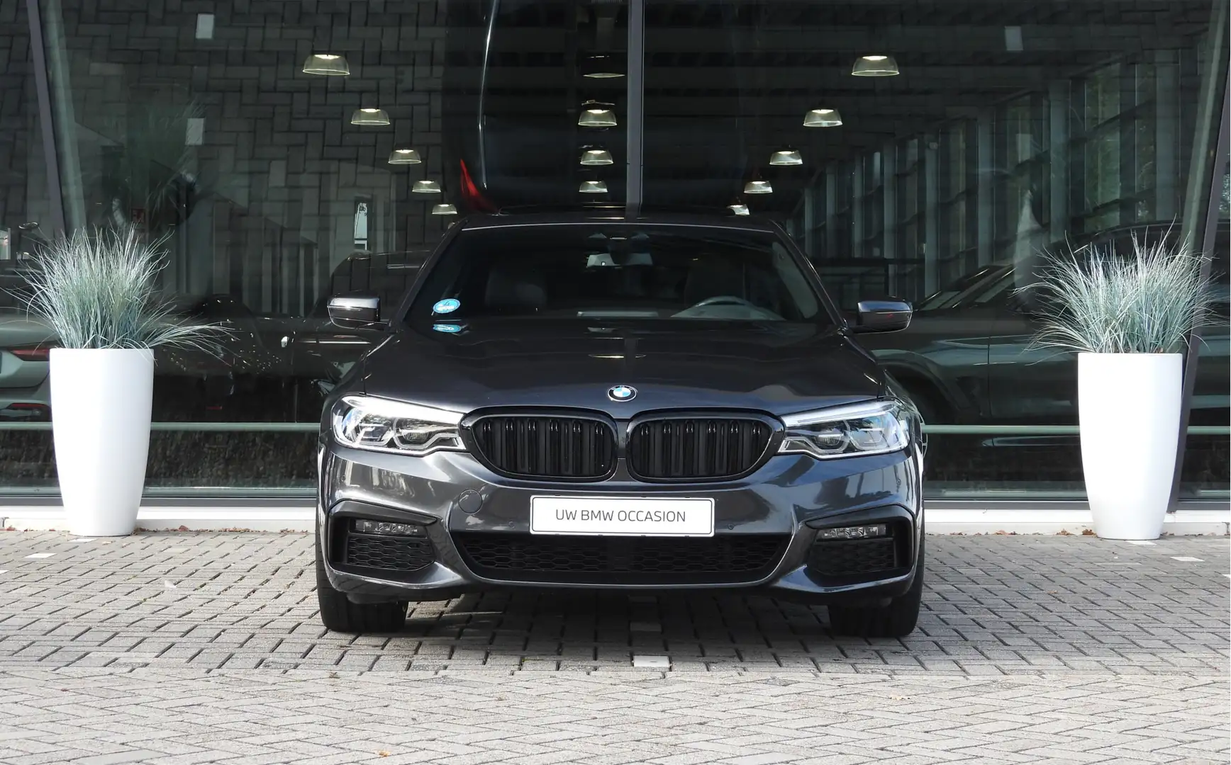 BMW 520 5 Serie 520i High Executive M Sport Automaat / Sch Grijs - 2