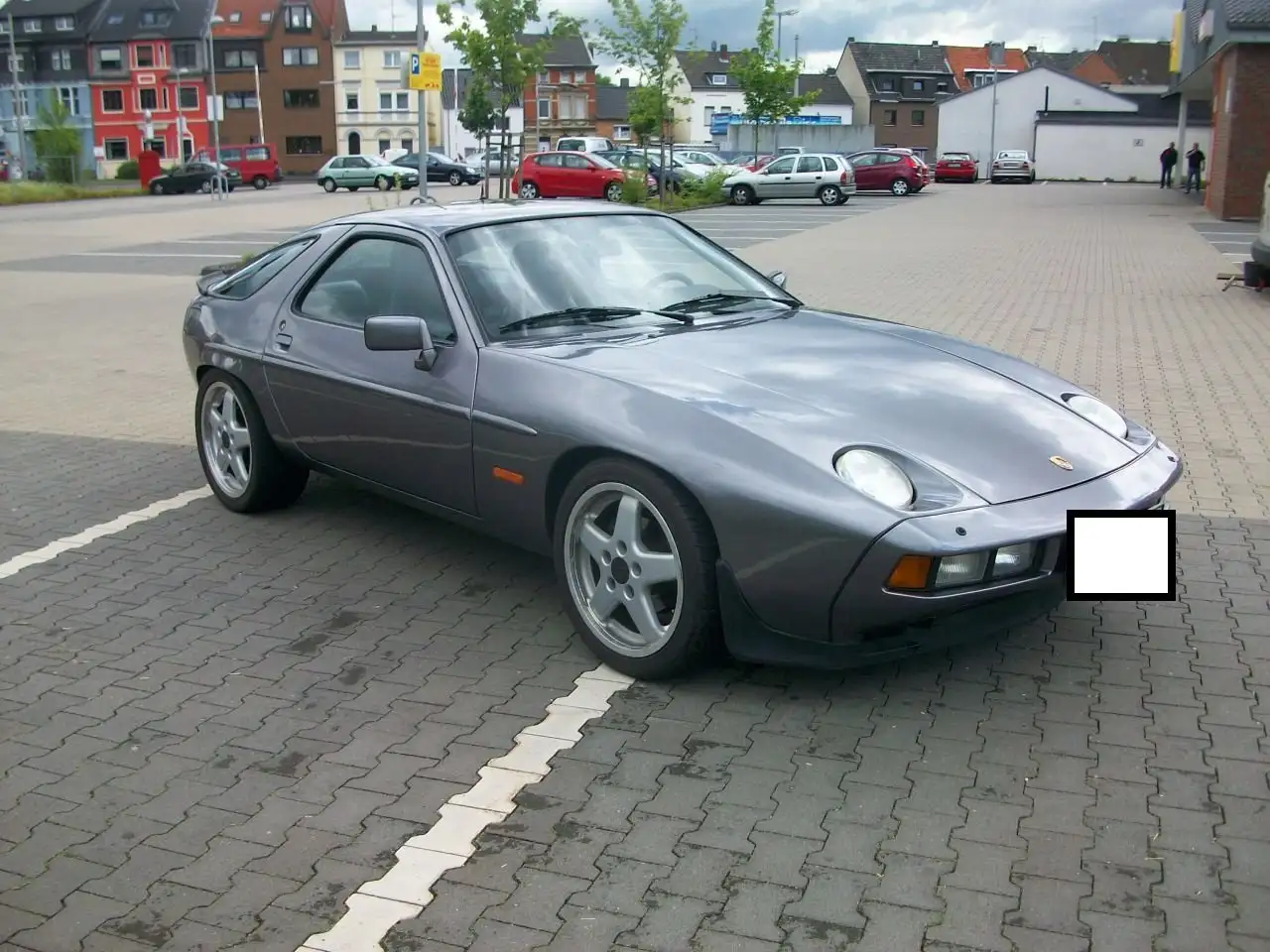Porsche 928