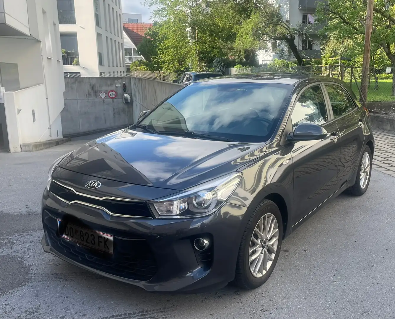 Kia Rio 1,0 TGDI Silber ISG Šedá - 1