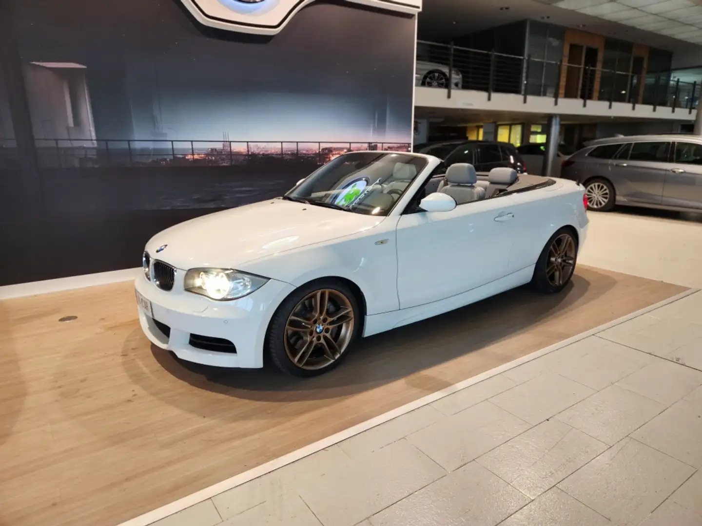 BMW 135 135iA Cabrio Wit - 1