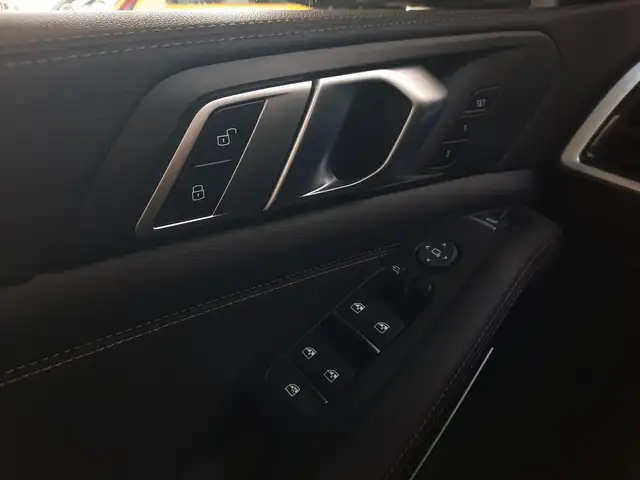BMW X5 view 16