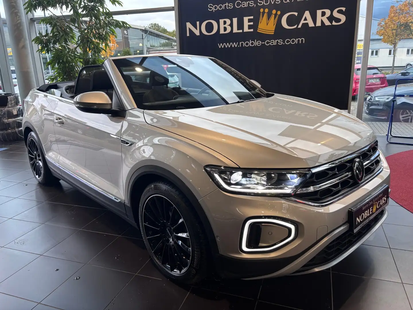 Volkswagen T-Roc Cabriolet Move RFK LED NAVI ALU Silber - 1