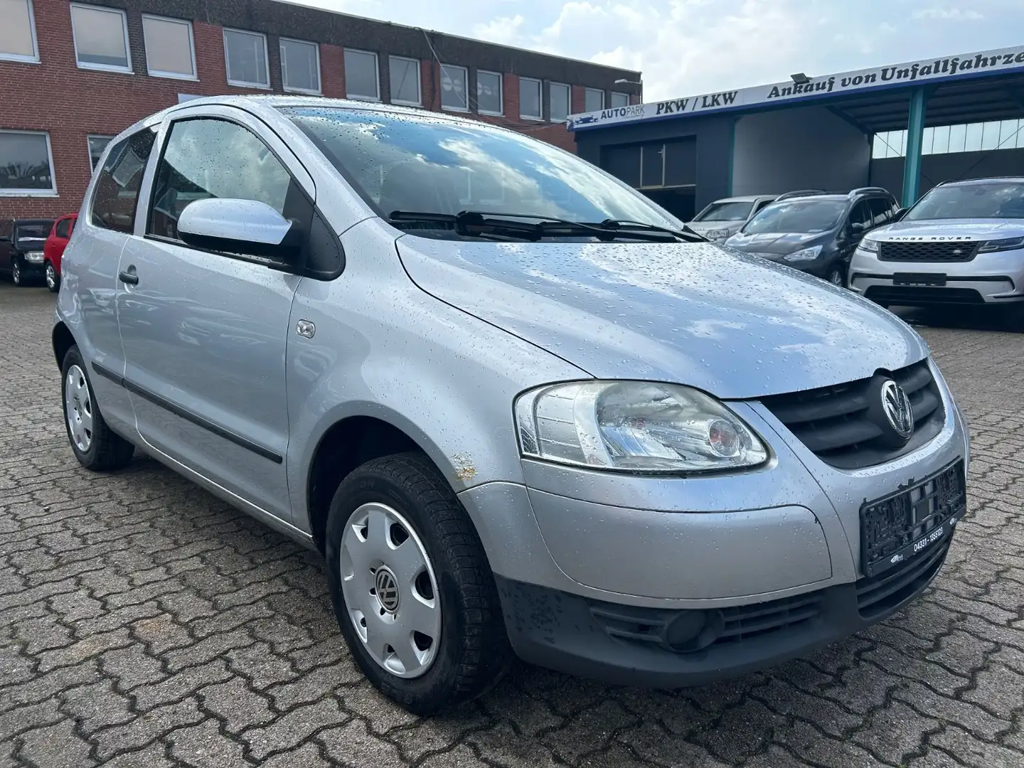 Volkswagen Fox Basis Silber - 2