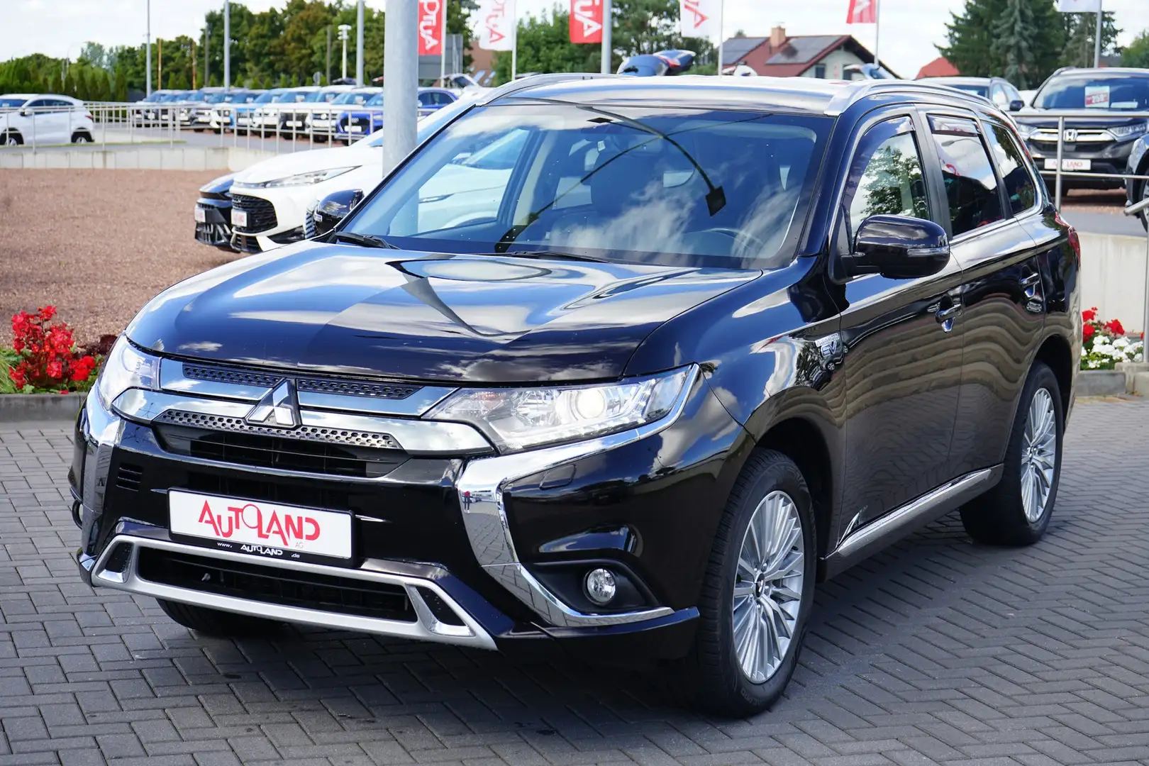 Mitsubishi Outlander 2.4Hybrid Basis 4WD Sitzheizung PDC Schwarz - 2