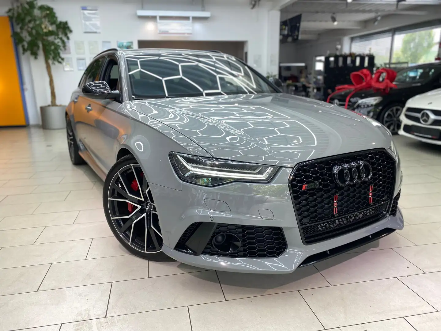 Audi RS6 4.0 TFSI quattro performance Paket Leder Navi RueF Grau - 1