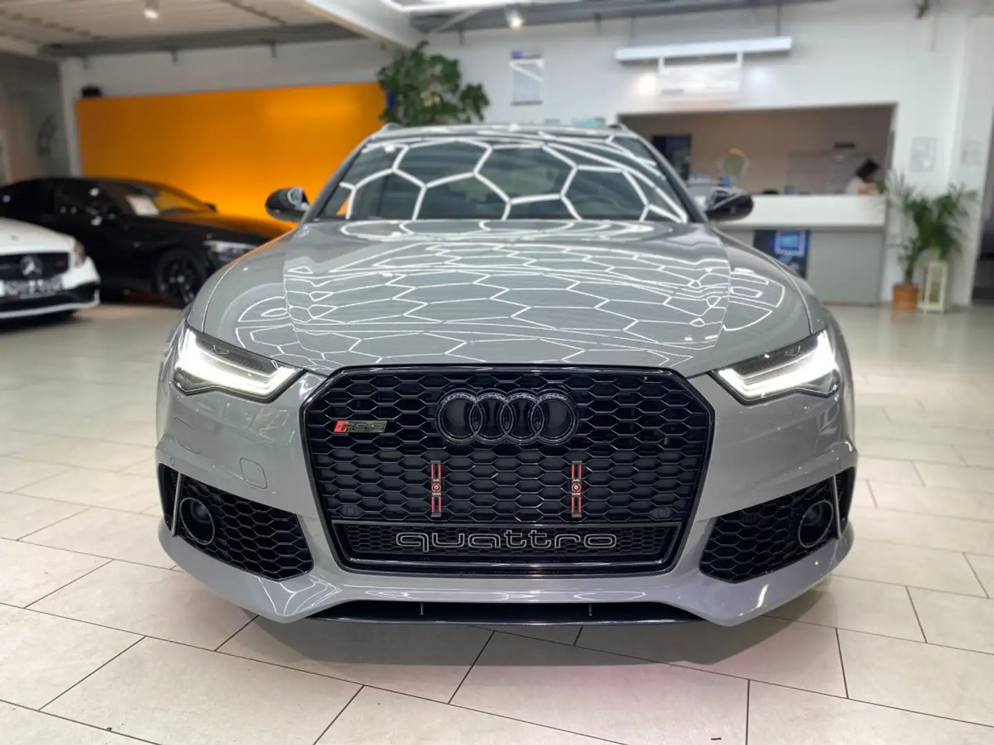Audi RS6 4.0 TFSI quattro performance Paket Leder Navi RueF Grau - 2