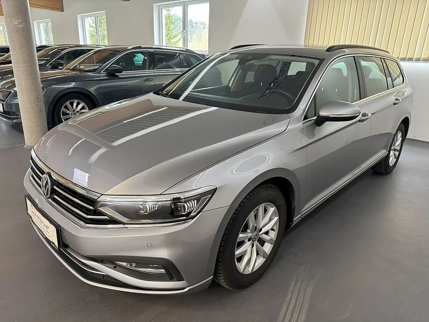 Volkswagen Passat Variant 1,6TDI DSG *Matrix LED*NAVI*ACC*Rückfahrkamera*... Silber - 2