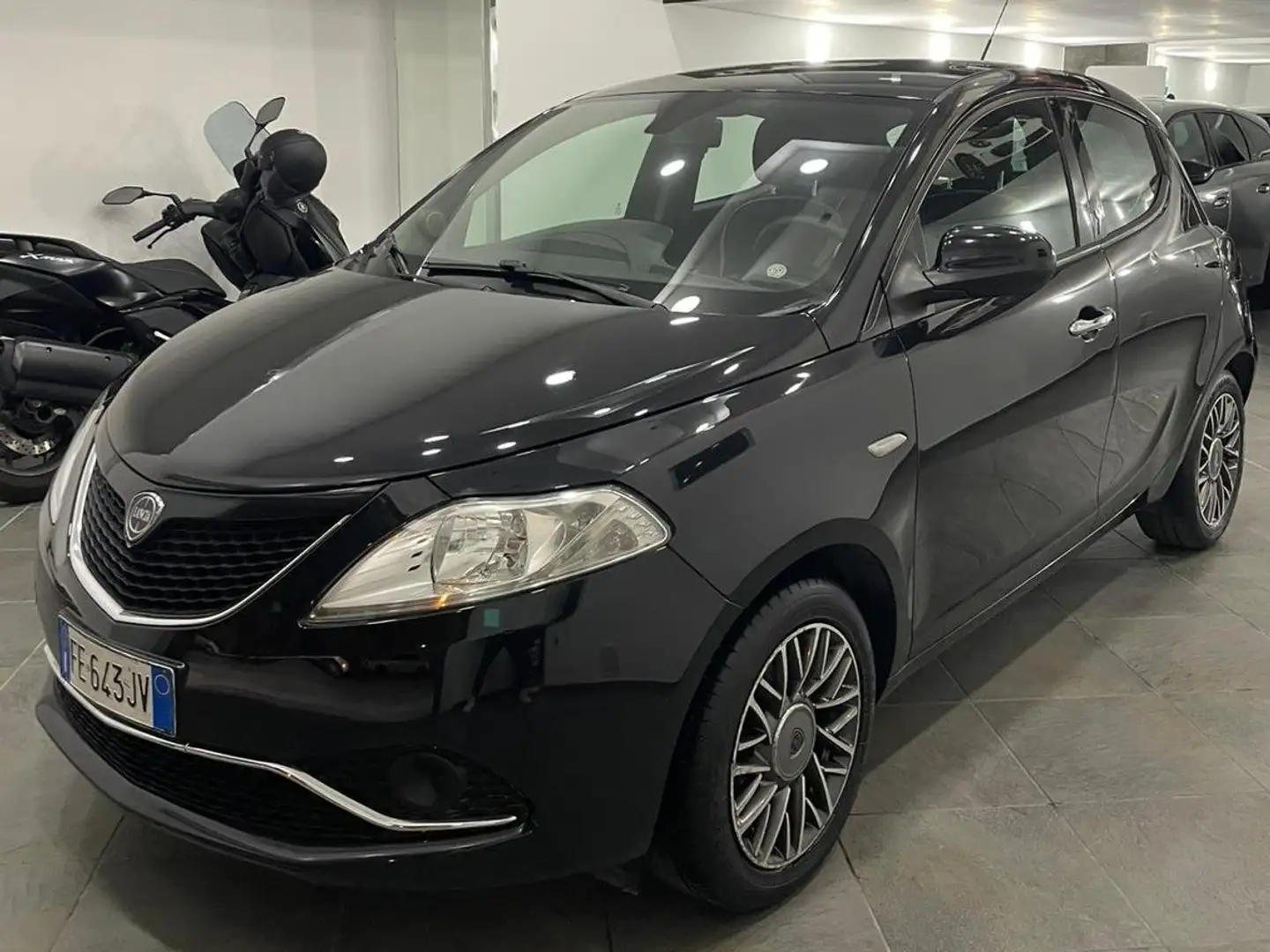Lancia Ypsilon Gold GPL 1.2 Nero - 2