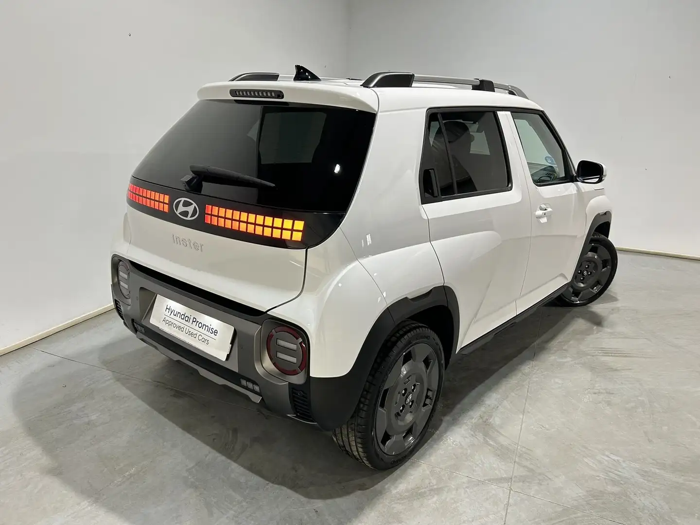 Hyundai Inster Cross 49kWh Maxx 115 Blanco - 2