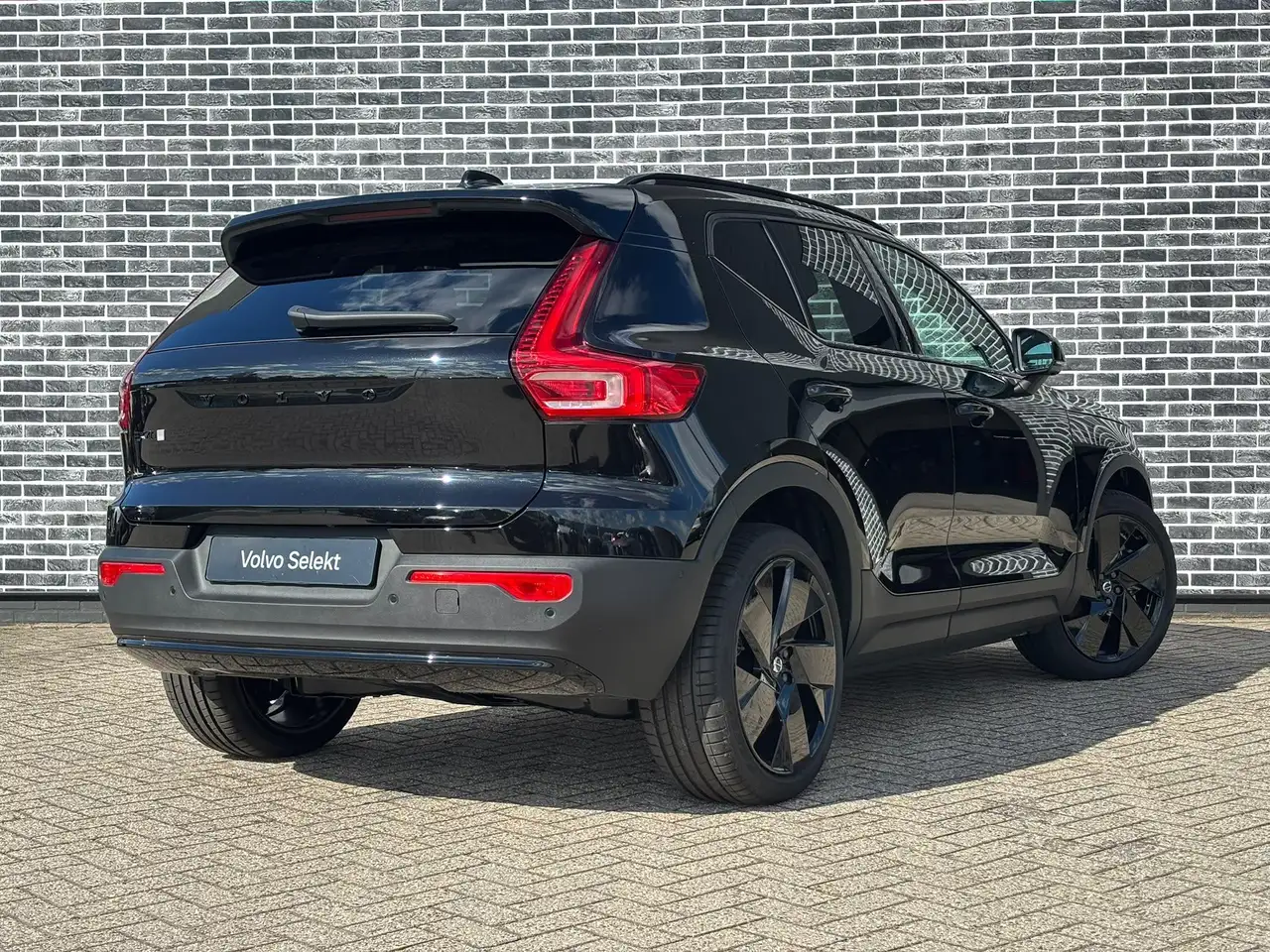 Volvo EX40 2026