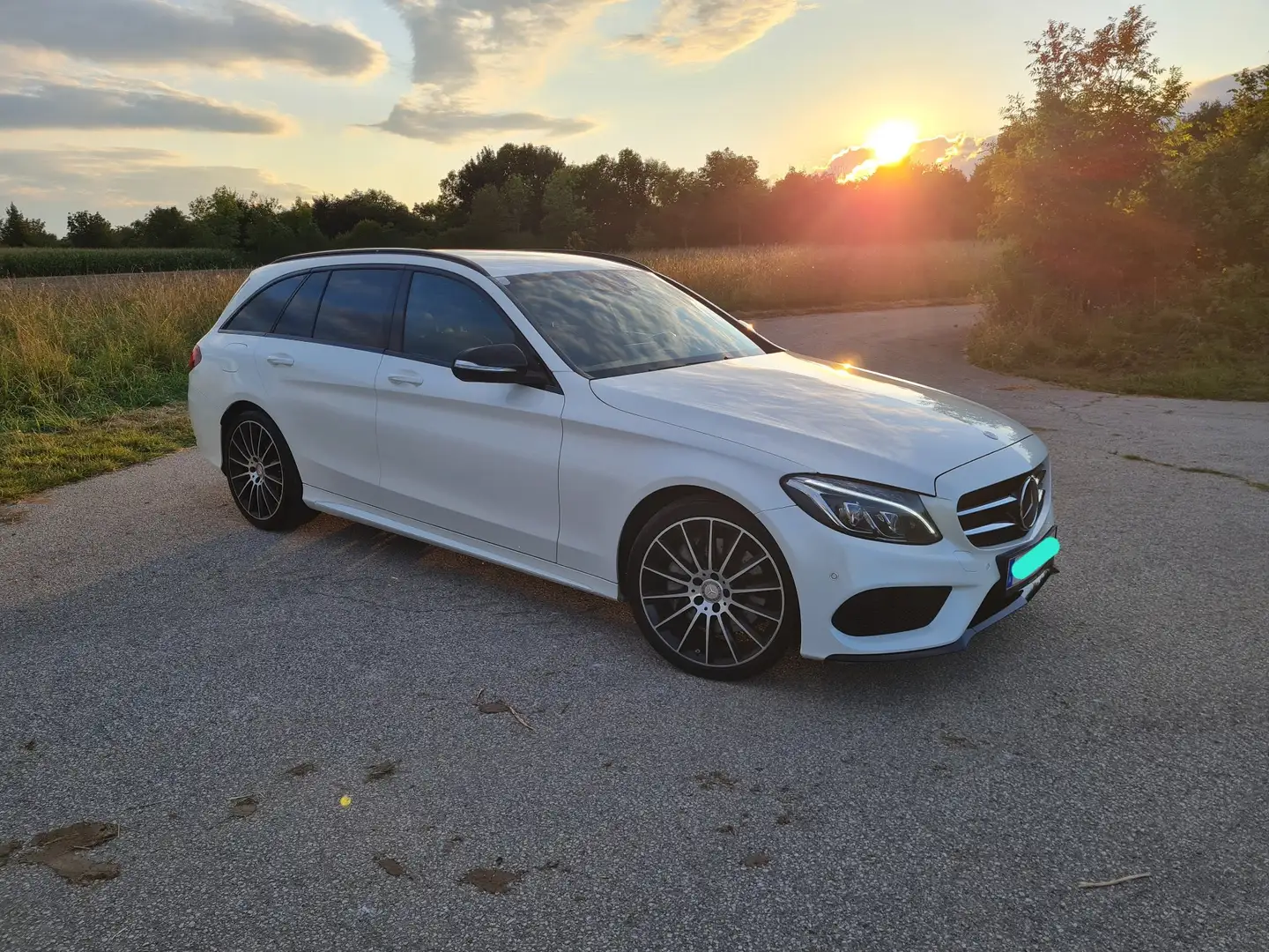 Mercedes-Benz C 250 d T AMG Line 4MATIC Aut. Weiß - 2