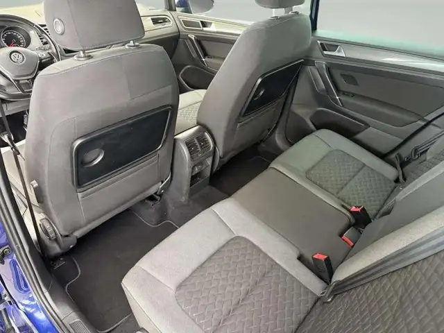 Volkswagen Golf view 13