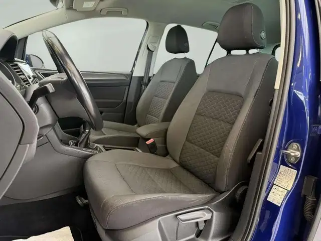 Volkswagen Golf view 11