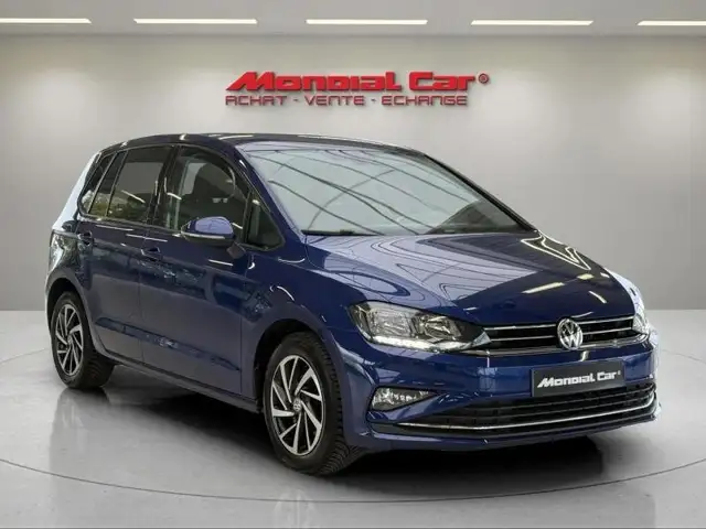 Volkswagen Golf view 4