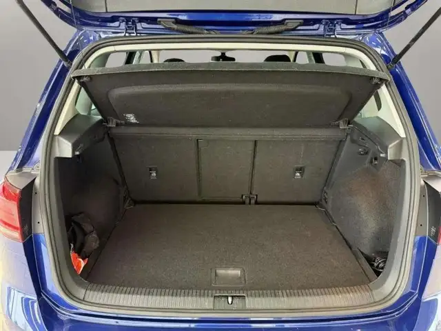Volkswagen Golf view 8
