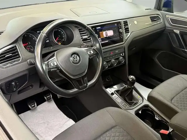 Volkswagen Golf view 14
