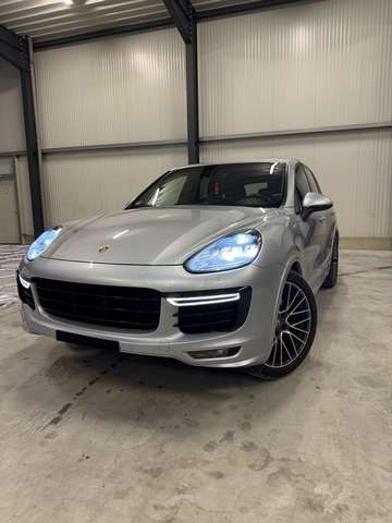 Imagine Porsche Cayenne GTS