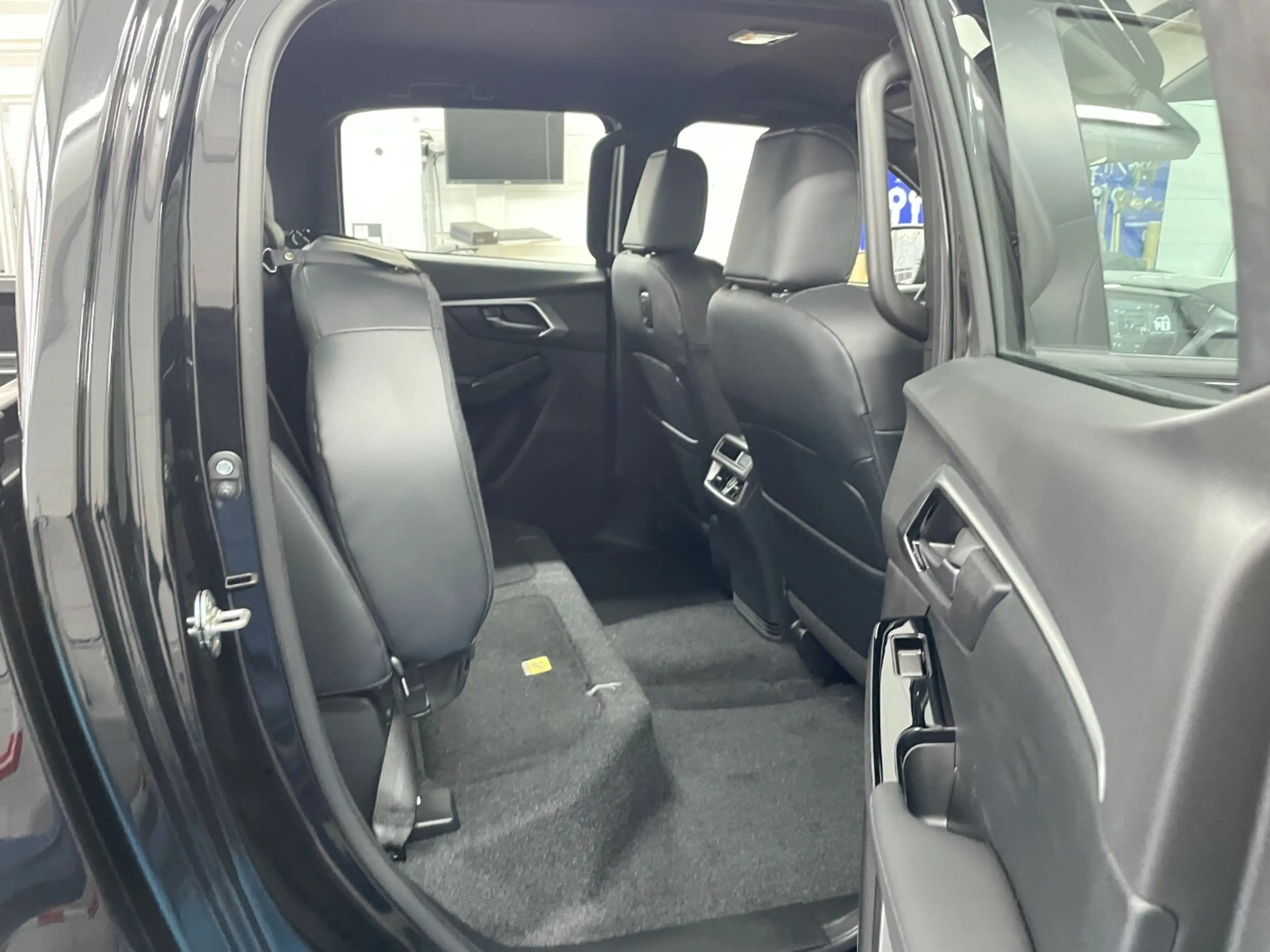 Isuzu D-Max 2.2l D*DoKa*LSE*LED*DAB+*PTC*Automaitk — photo 13