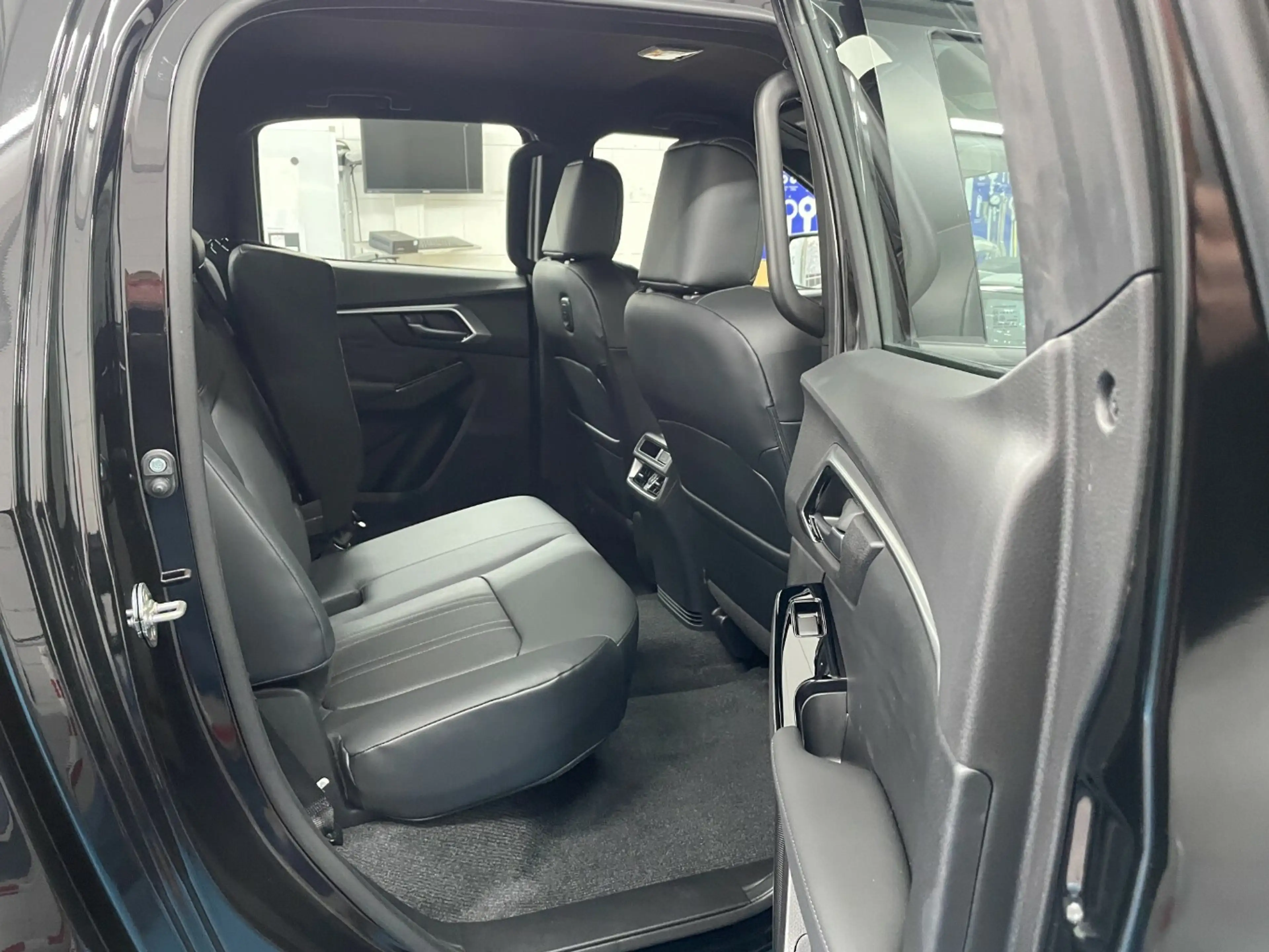 Isuzu D-Max 2.2l D*DoKa*LSE*LED*DAB+*PTC*Automaitk — photo 12