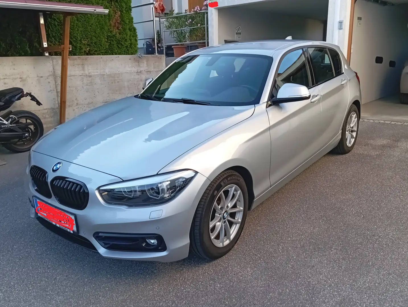BMW 118 118i Silber - 2