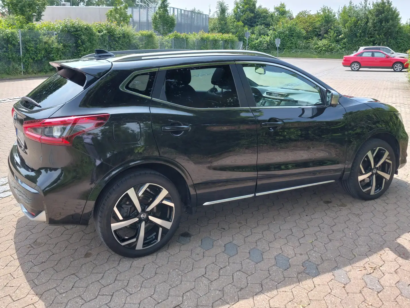 Nissan Qashqai Qashqai 1.3 DIG-T TEKNA+ Schwarz - 1