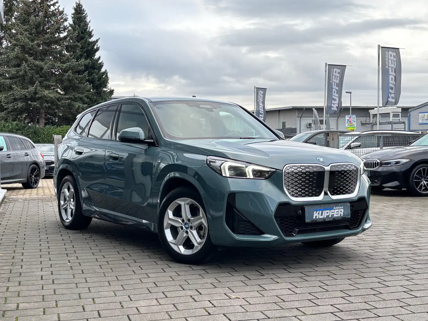 BMW X1 xDrive30 M Sportpaket ACC°AHK°Headup°Ad.LED Vert - 2