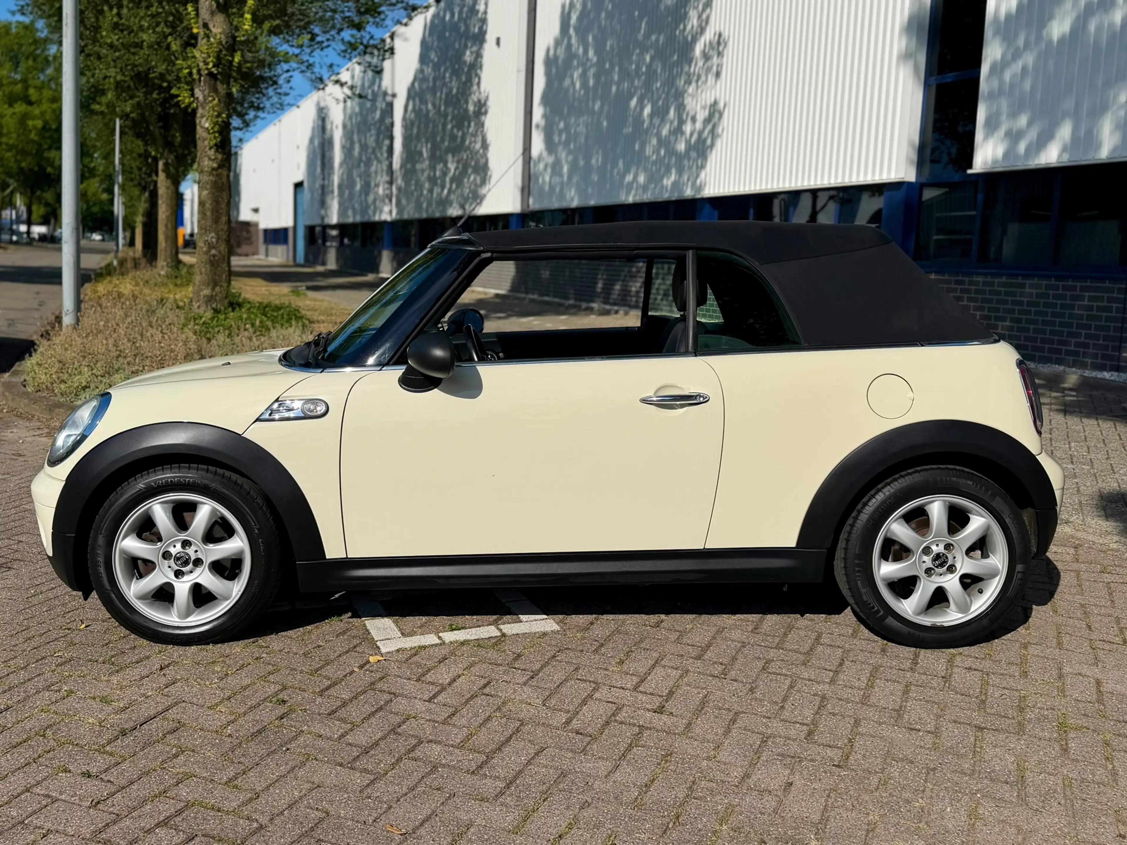 MINI One Cabrio 1.6 50th Anniversary * NAP * LEDER * STOELVERWARMI — photo 17