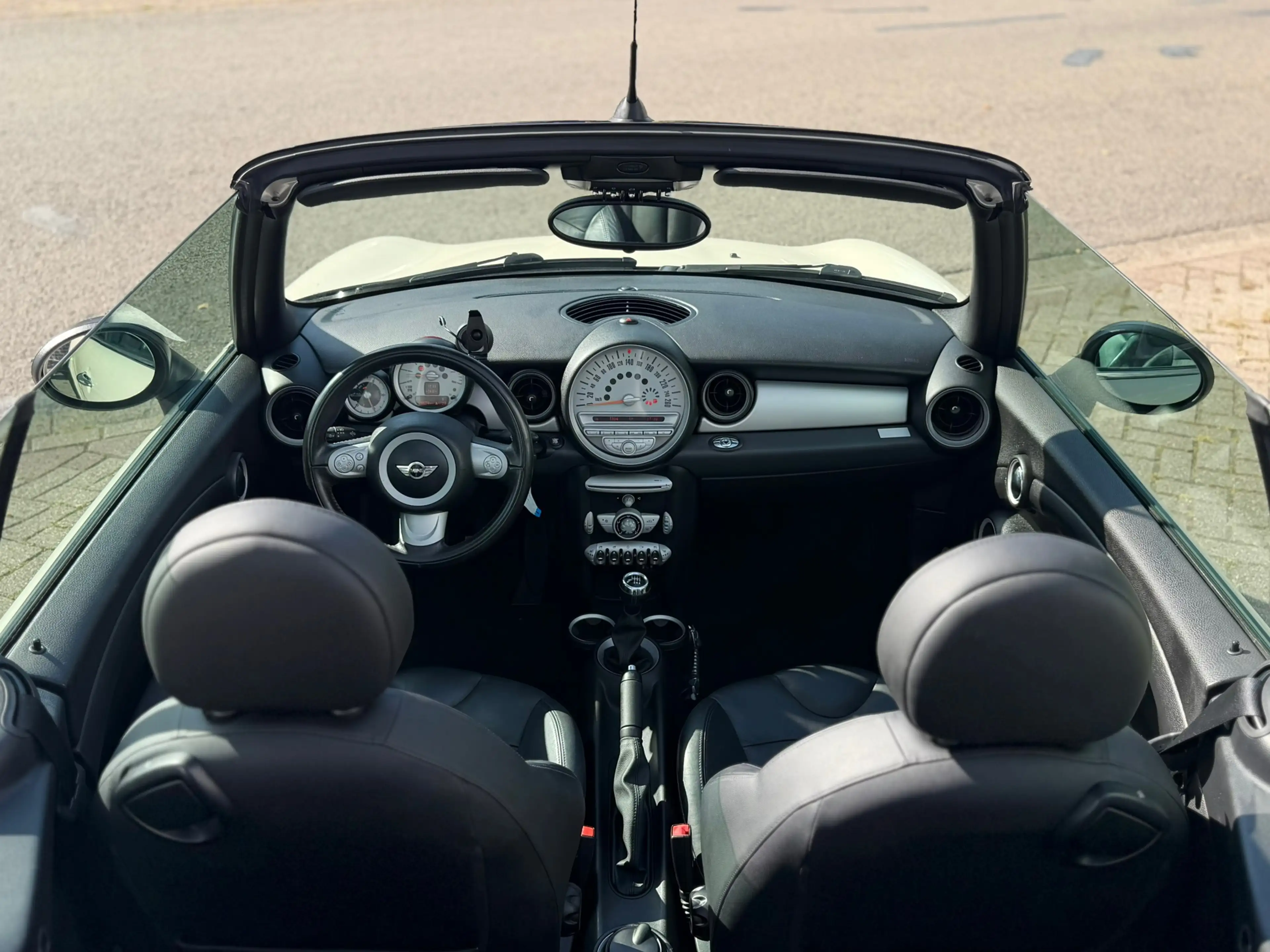 MINI One Cabrio 1.6 50th Anniversary * NAP * LEDER * STOELVERWARMI — photo 2