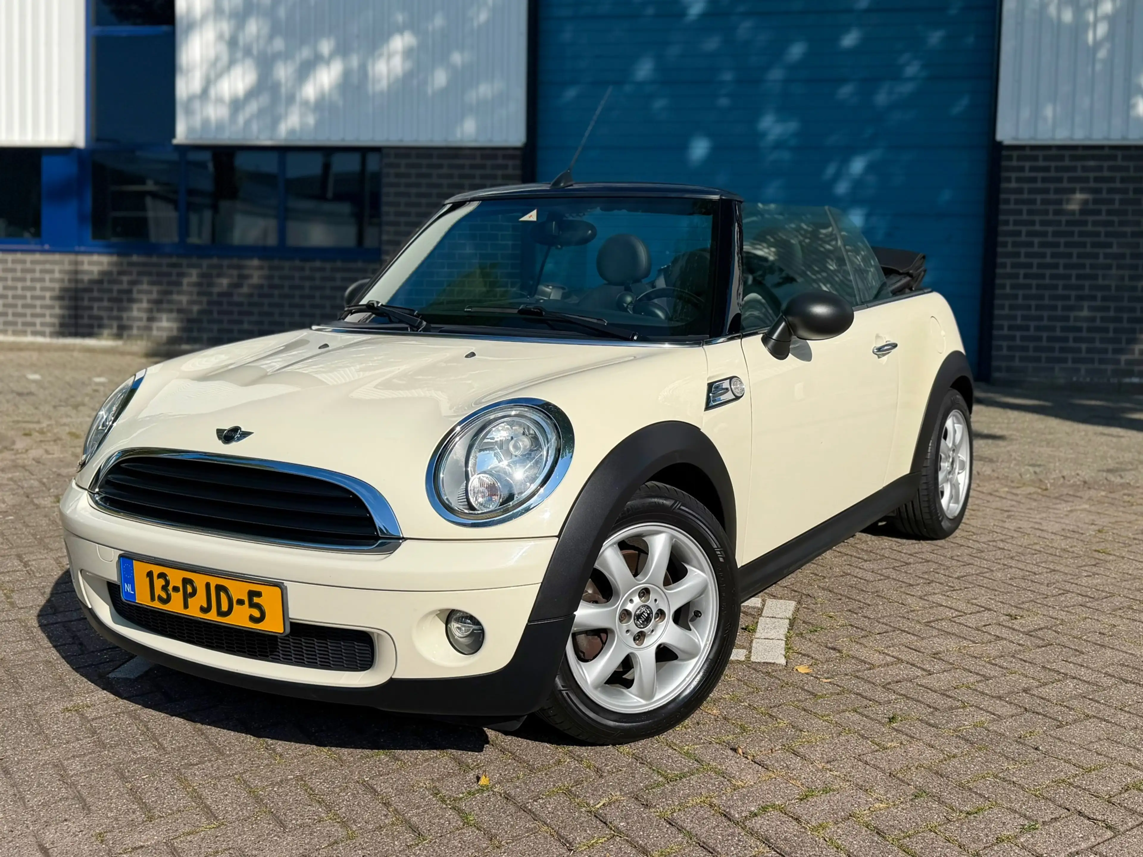 MINI One Cabrio 1.6 50th Anniversary * NAP * LEDER * STOELVERWARMI — photo 3