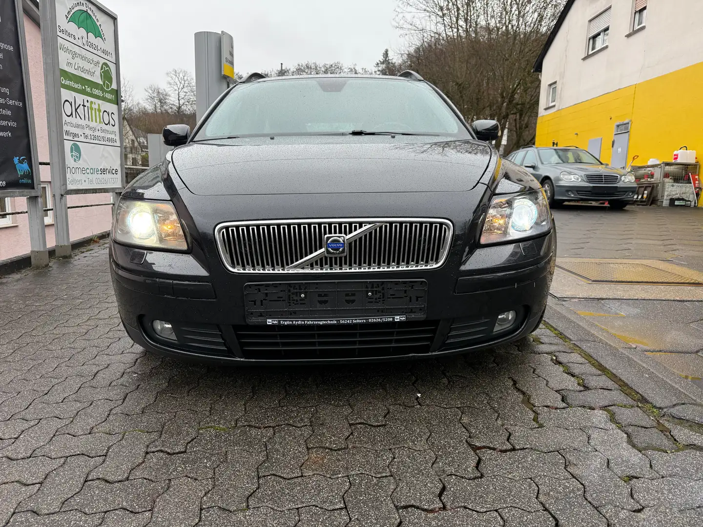 Volvo V50 2.0 D Momentum TÜV NEU Schwarz - 2