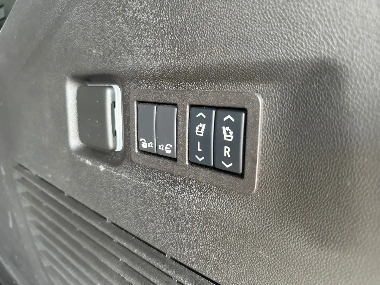 GMC Yukon снимка GMC Yukon