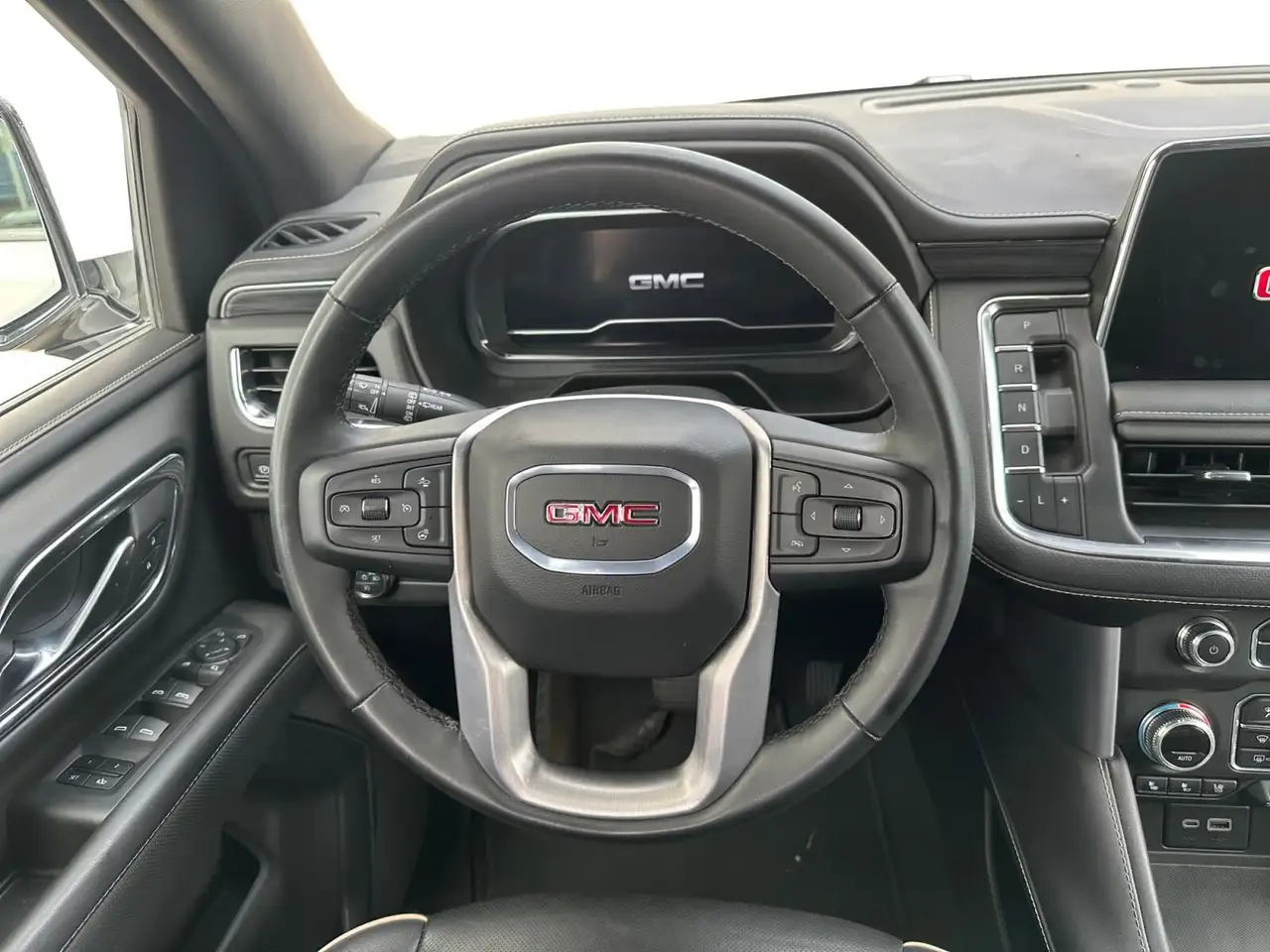 GMC Yukon снимка GMC Yukon