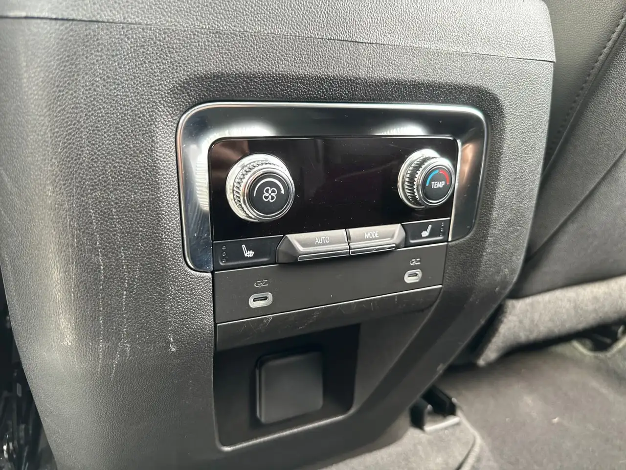 GMC Yukon снимка GMC Yukon