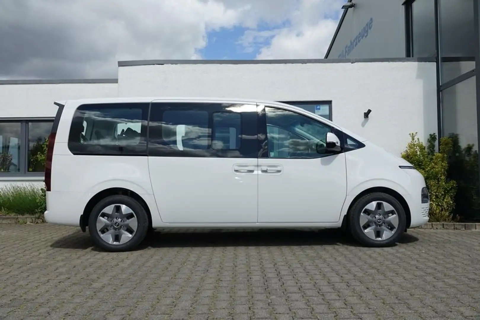 Hyundai STARIA HYBRID 215PS 9Sitz/18Zoll/Sitz+Lenkrdhzg. Alb - 2