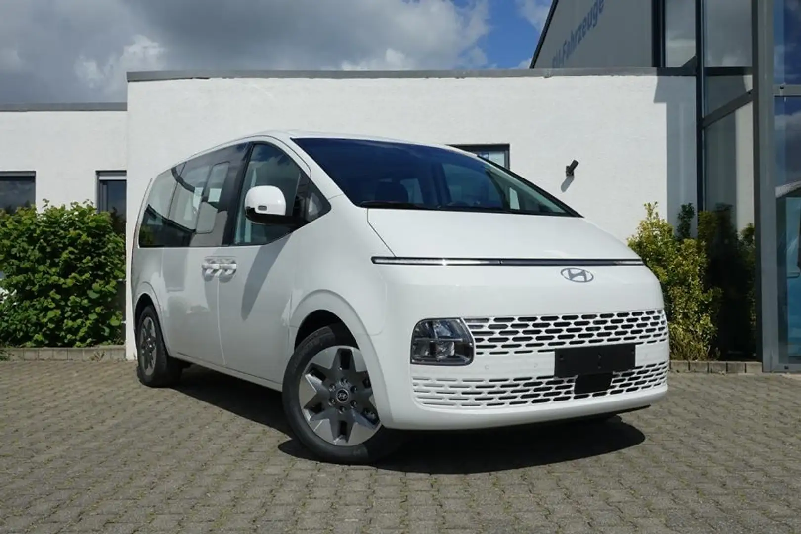 Hyundai STARIA HYBRID 215PS 9Sitz/18Zoll/Sitz+Lenkrdhzg. Alb - 1
