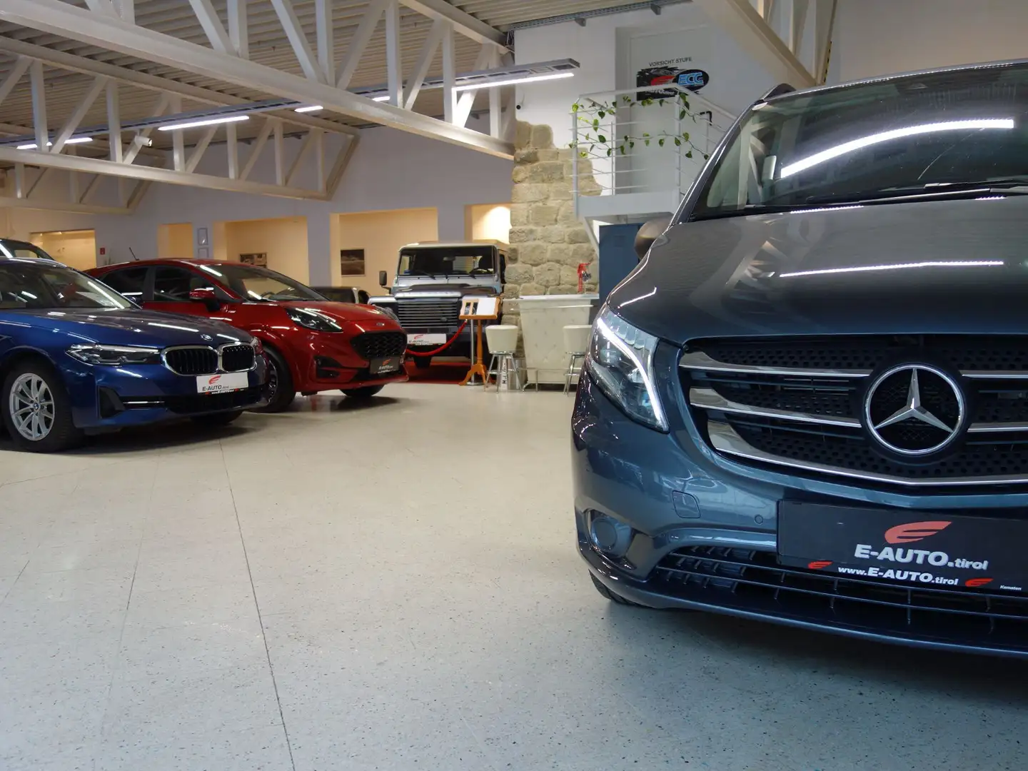 Mercedes-Benz Vito Tourer 119 kompakt 4x4 Aut. *MWST *LED*AHK*LIEGEP Grau - 2