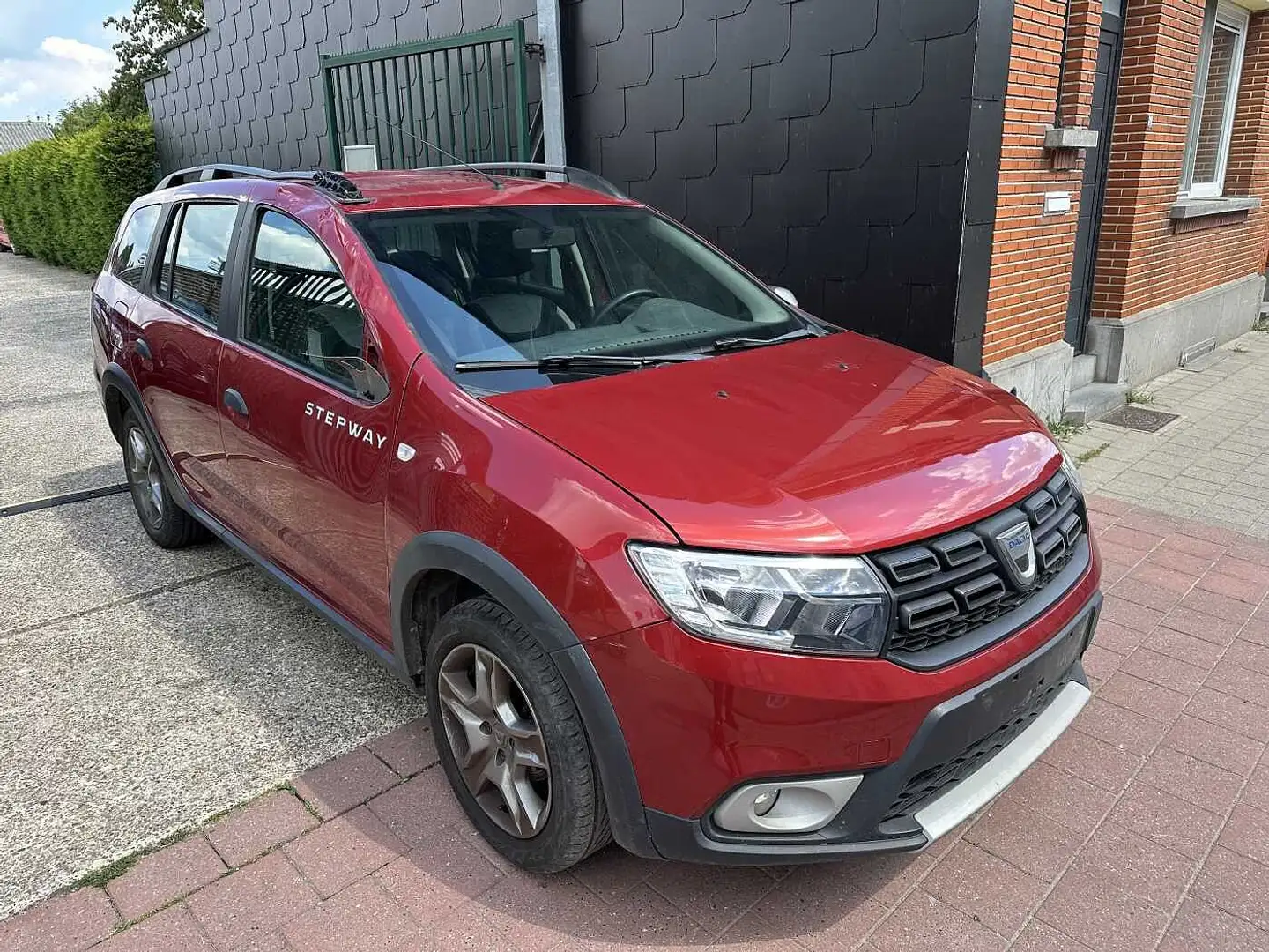 Dacia Logan MCV STEPWAY 0.9 TCE MET 116DKM HANDELAARS & EXPORT Rouge - 2