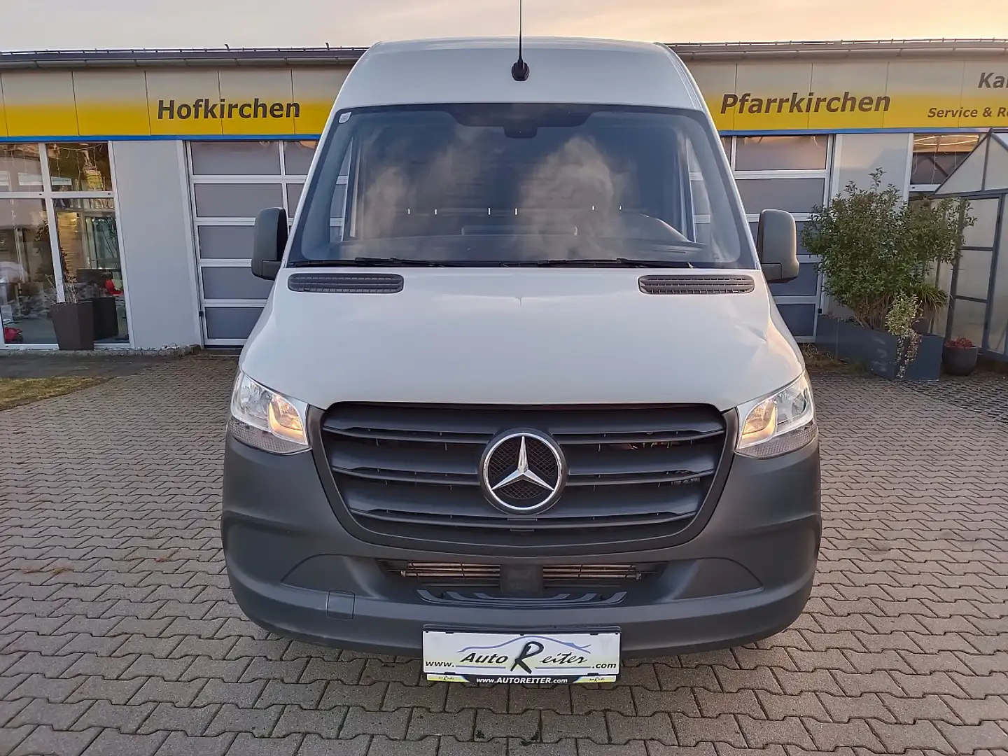 Mercedes-Benz Sprinter L2H2 Front 211 CDI 3,0t / 3.924 mm Weiß - 2