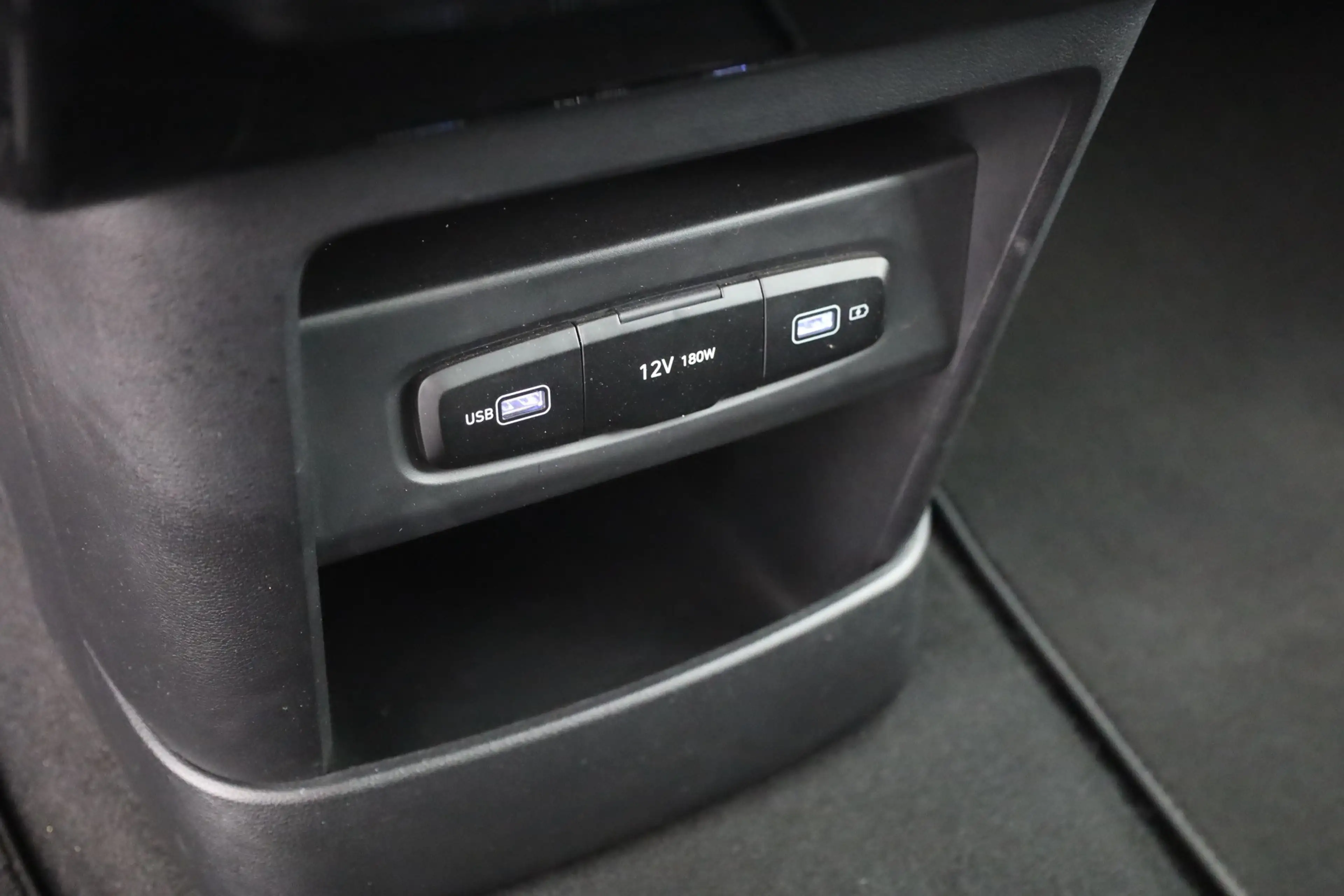 Hyundai STARIA 2.2 CRDi Prime 4WD 9-Sitzer LED Navi 360° — photo 14