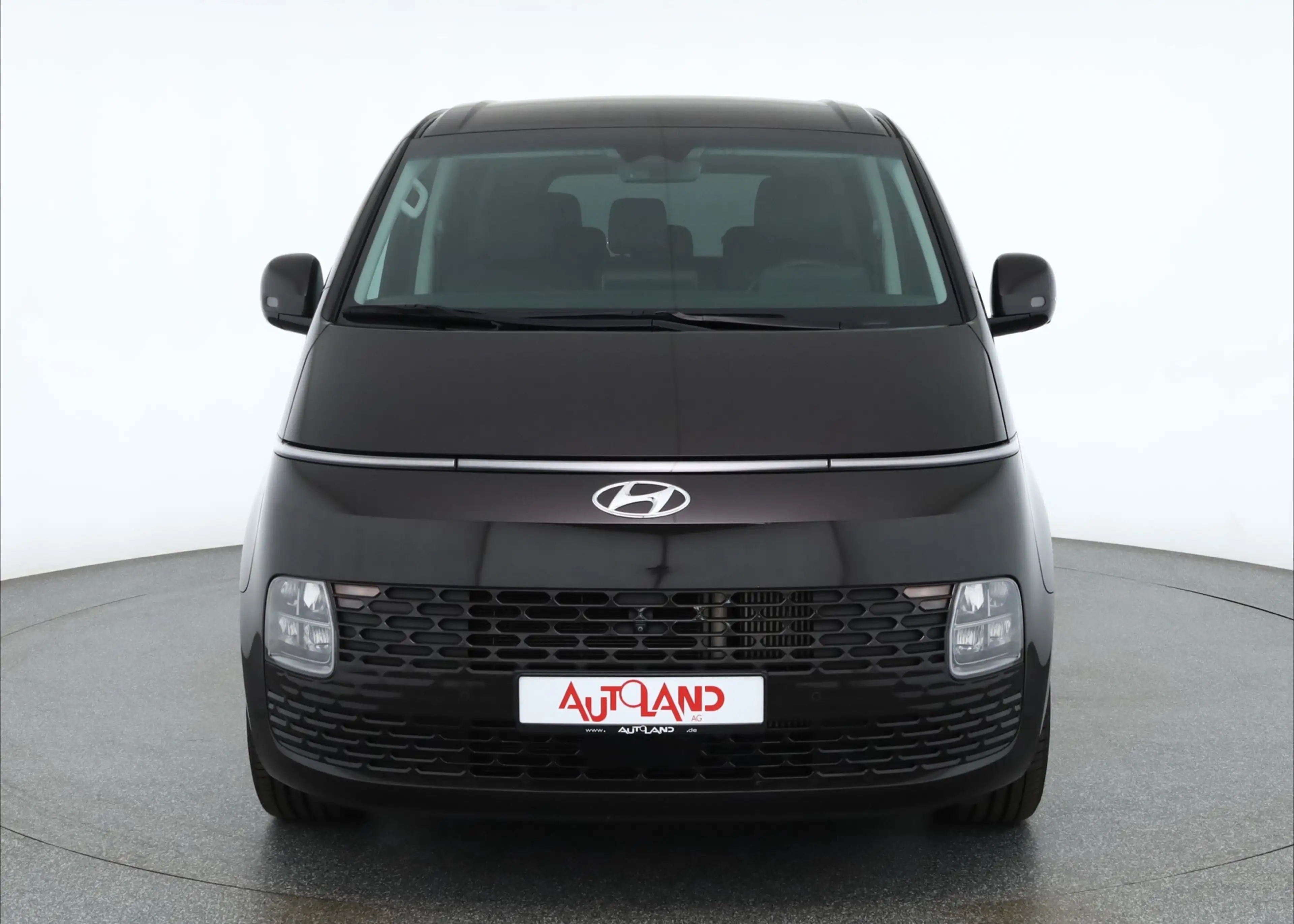 Hyundai STARIA 2.2 CRDi Prime 4WD 9-Sitzer LED Navi 360° — photo 8