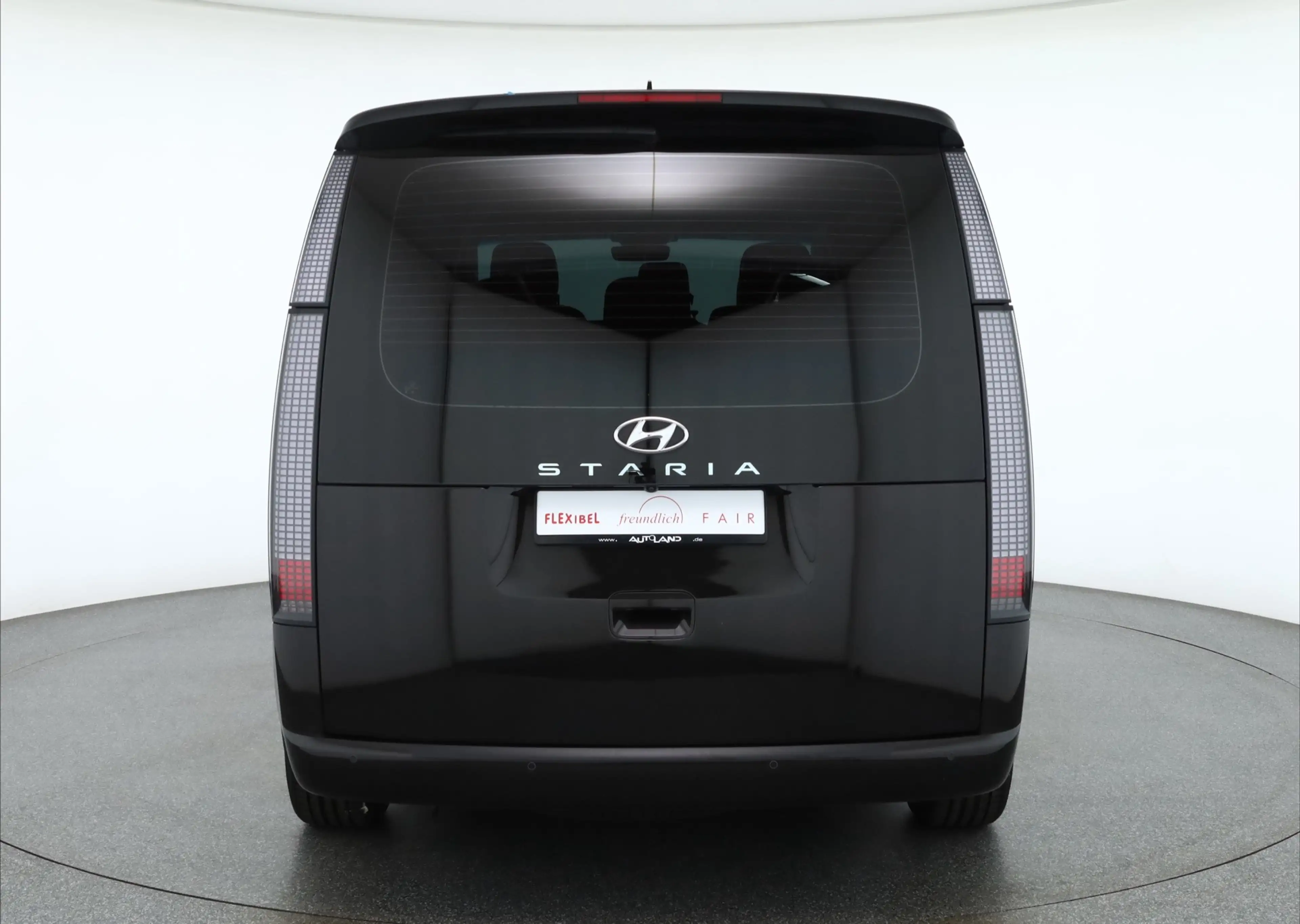 Hyundai STARIA 2.2 CRDi Prime 4WD 9-Sitzer LED Navi 360° — photo 4