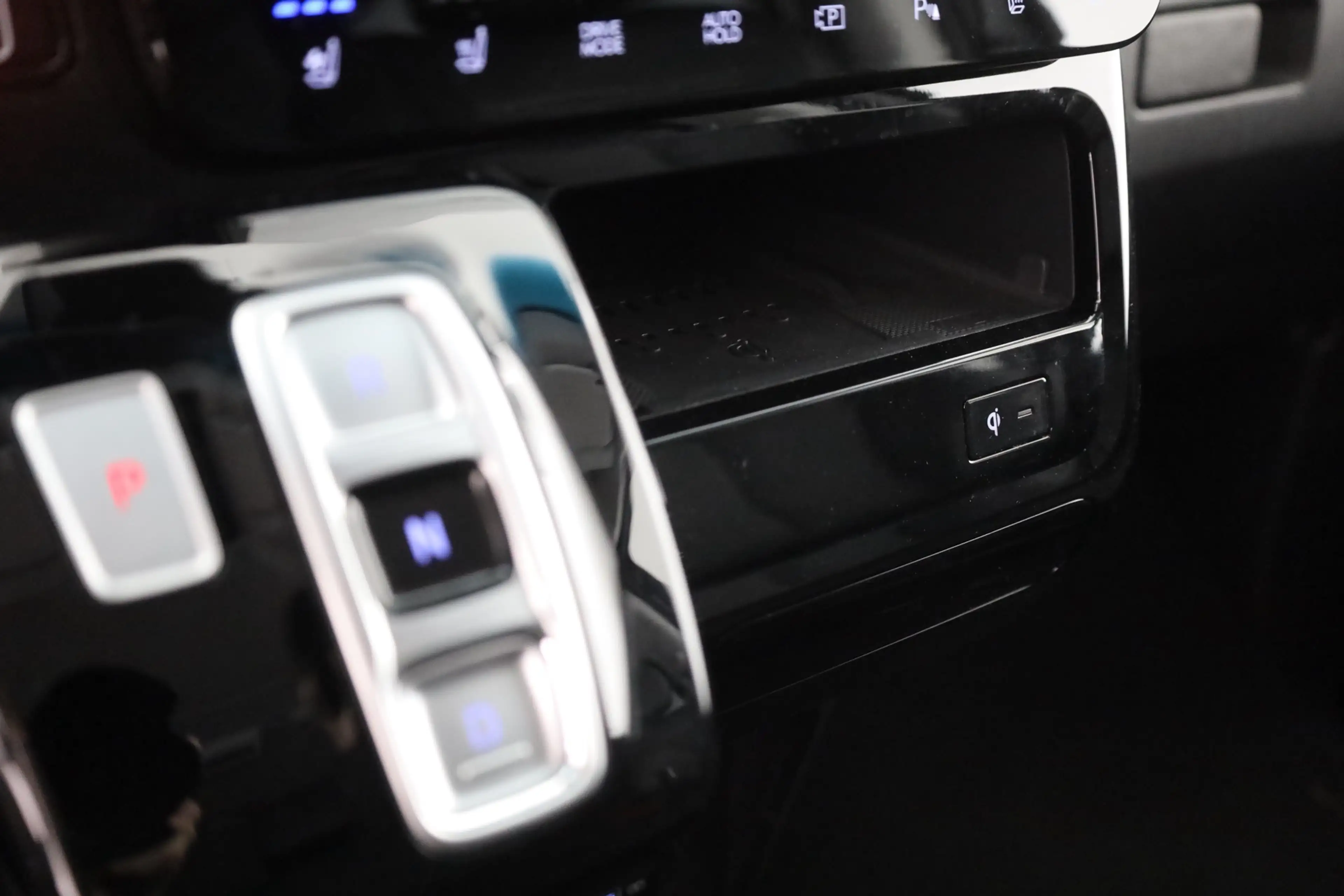 Hyundai STARIA 2.2 CRDi Prime 4WD 9-Sitzer LED Navi 360° — photo 13