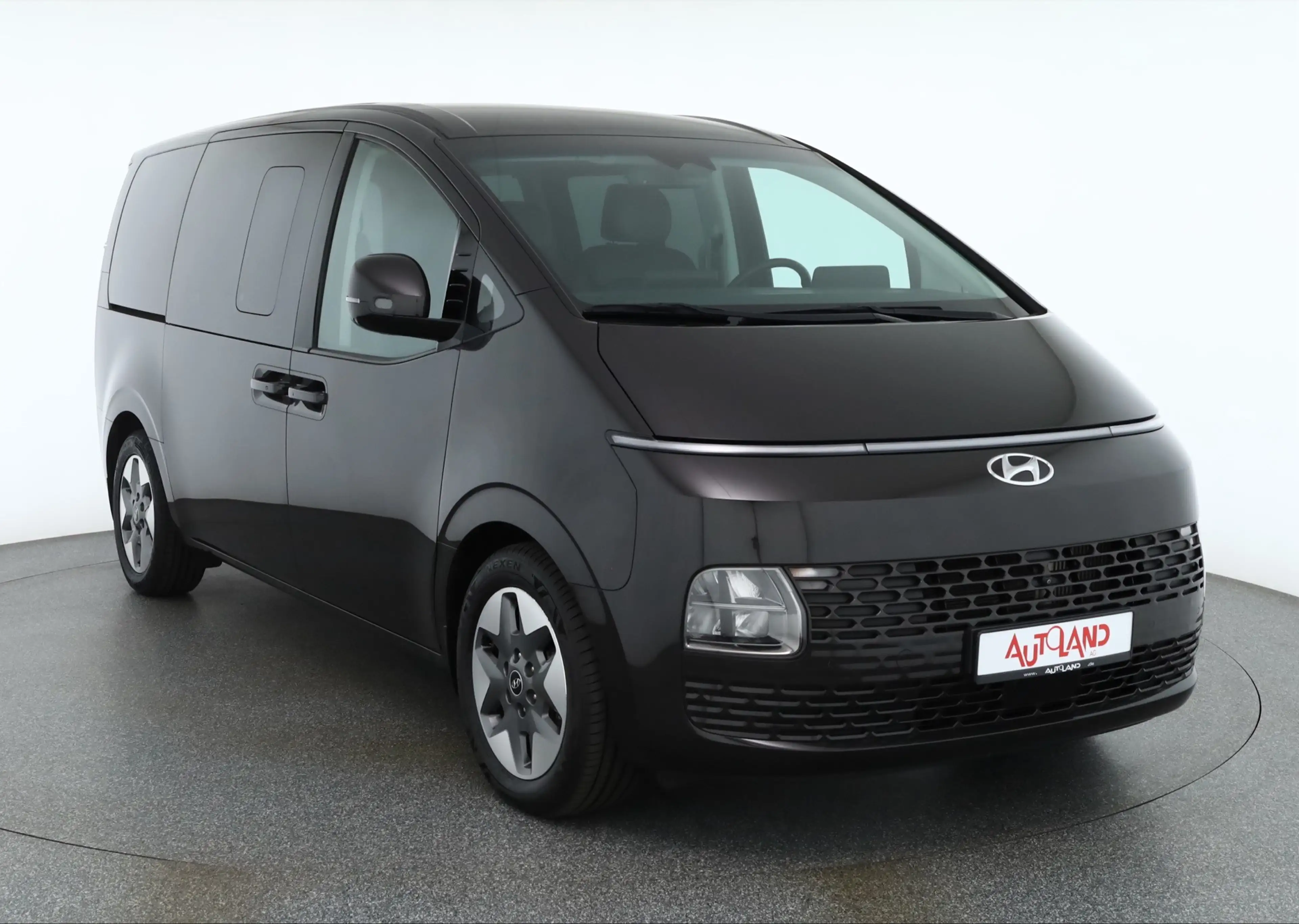 Hyundai STARIA 2.2 CRDi Prime 4WD 9-Sitzer LED Navi 360° — photo 7